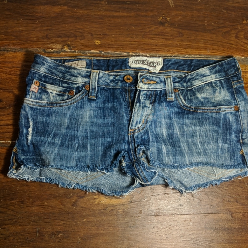 Big Star • cutoff shorts • sz 28